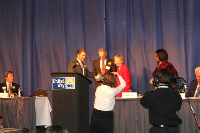 Safety National Receives United Way's Regional Award for Outstanding Volunteer Efforts